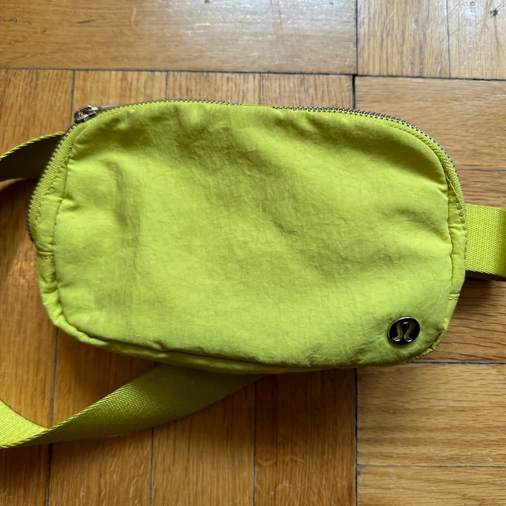 Lululemon Everywhere Beltbag